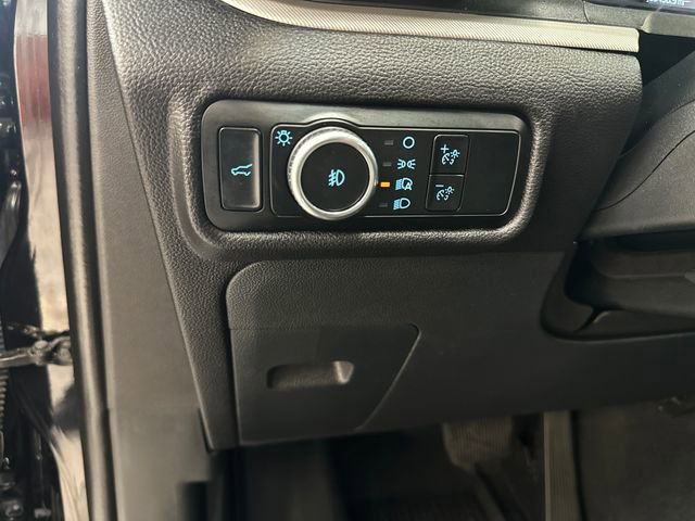 Used 2023 Ford Explorer XLT w/ Equipment Group 202A AWD/4WD image 24