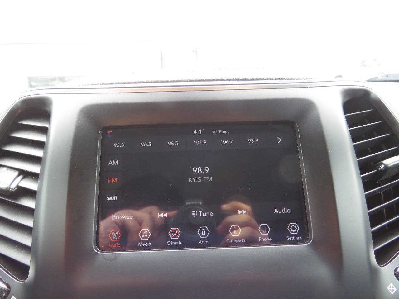 Used 2020 Jeep Cherokee Latitude Plus FWD image 15
