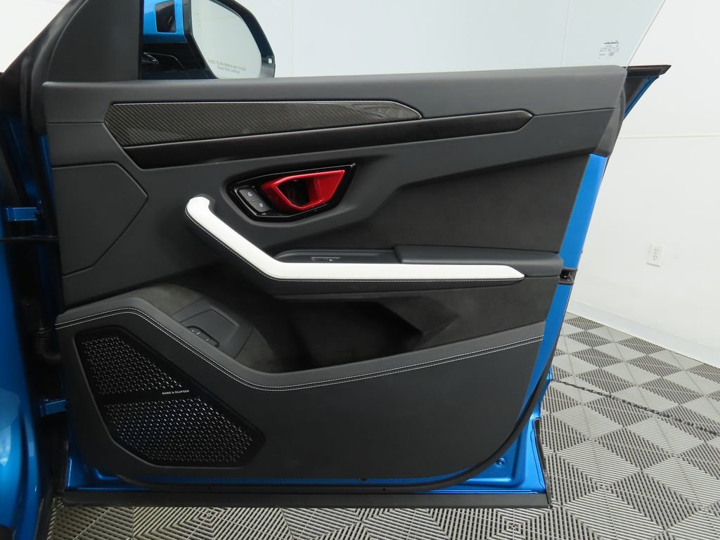 Used 2025 Lamborghini Urus SE image 23