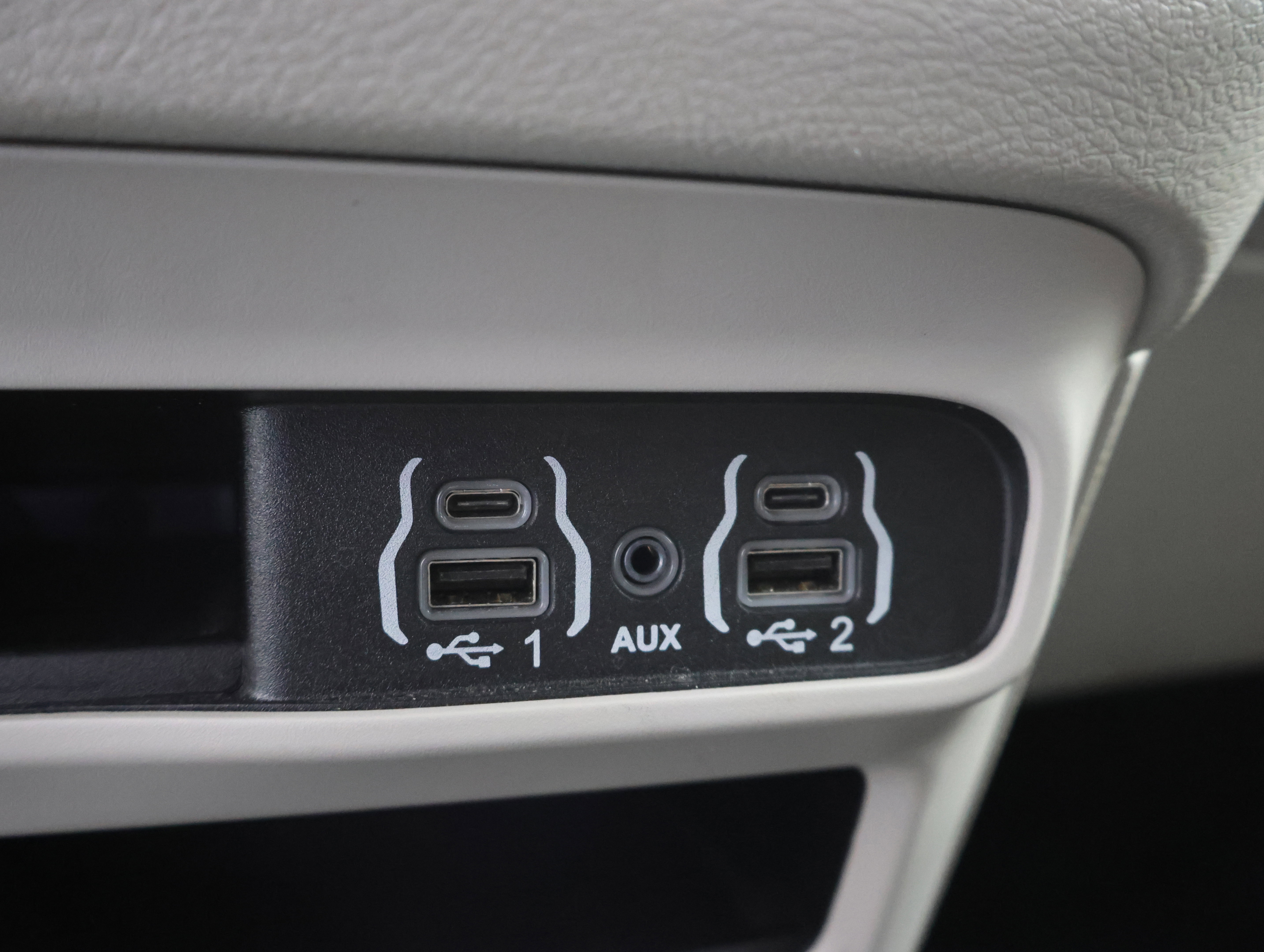 Used 2024 Chrysler Pacifica Touring-L FWD image 47