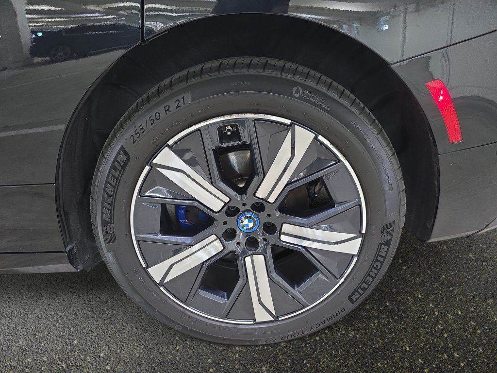 Certified 2024 BMW iX xDrive50 w/ Sport Package AWD/4WD image 32