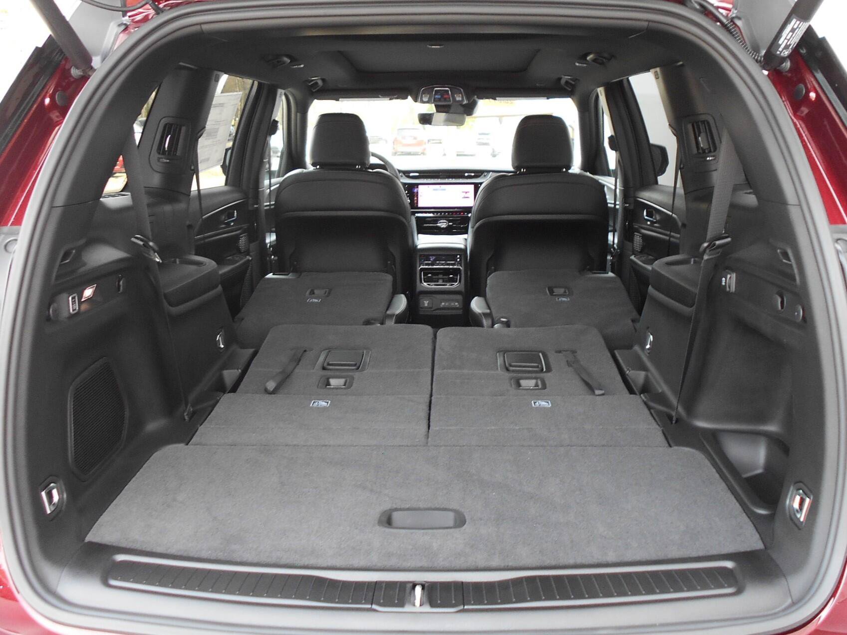 New 2026 Jeep Grand Cherokee L Limited w/ Trailer Tow Package AWD/4WD image 16