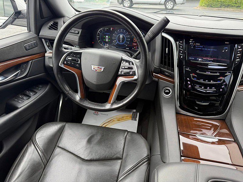 Used 2020 Cadillac Escalade ESV Luxury AWD/4WD image 6