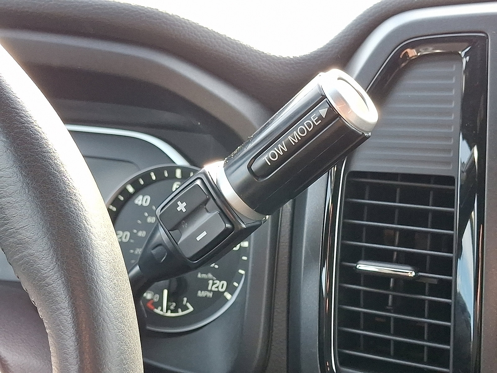 Certified 2024 Nissan Titan SV w/ SV Bronze Edition Package image 17