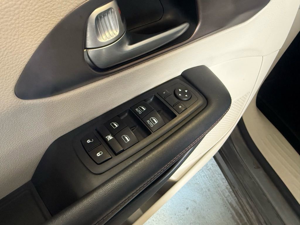 Used 2018 Chrysler Pacifica Touring Plus image 41