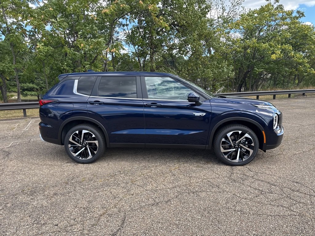 New 2025 Mitsubishi Outlander SE image 4