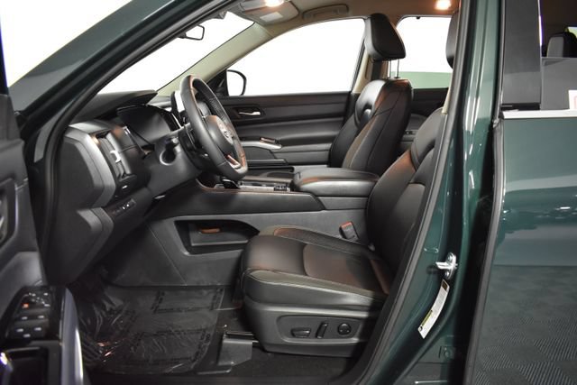 Used 2024 Nissan Pathfinder SL w/ Cargo Package AWD/4WD image 11
