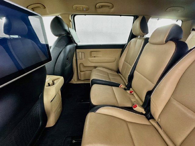 Used 2020 Kia Sedona EX FWD image 22