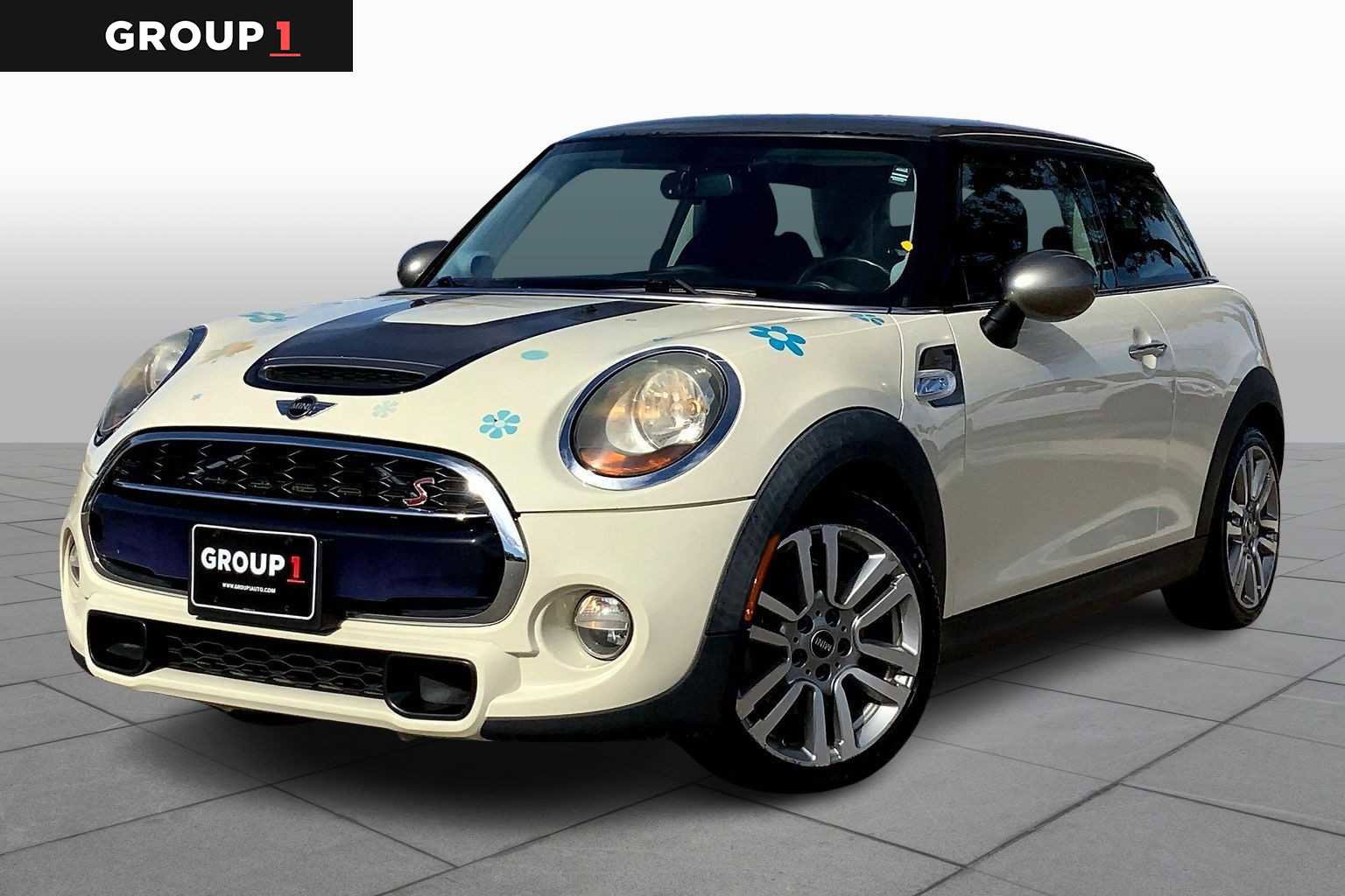 Used 2017 MINI Cooper S image 1
