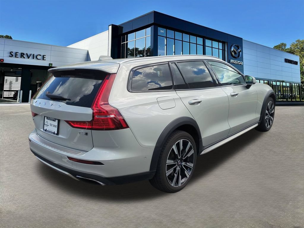 Used 2022 Volvo V60 T5 Cross Country w/ Lounge Package AWD/4WD image 4