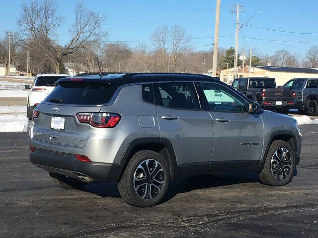 Used 2022 Jeep Compass Limited image 3