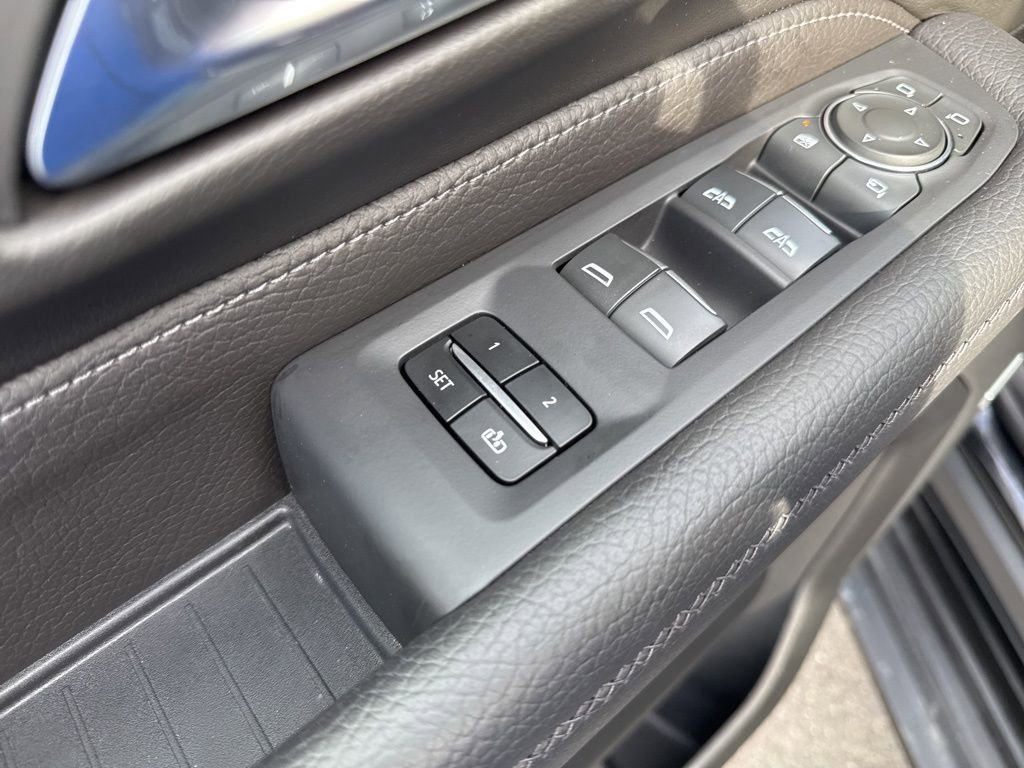 Used 2024 GMC Yukon XL Denali image 11