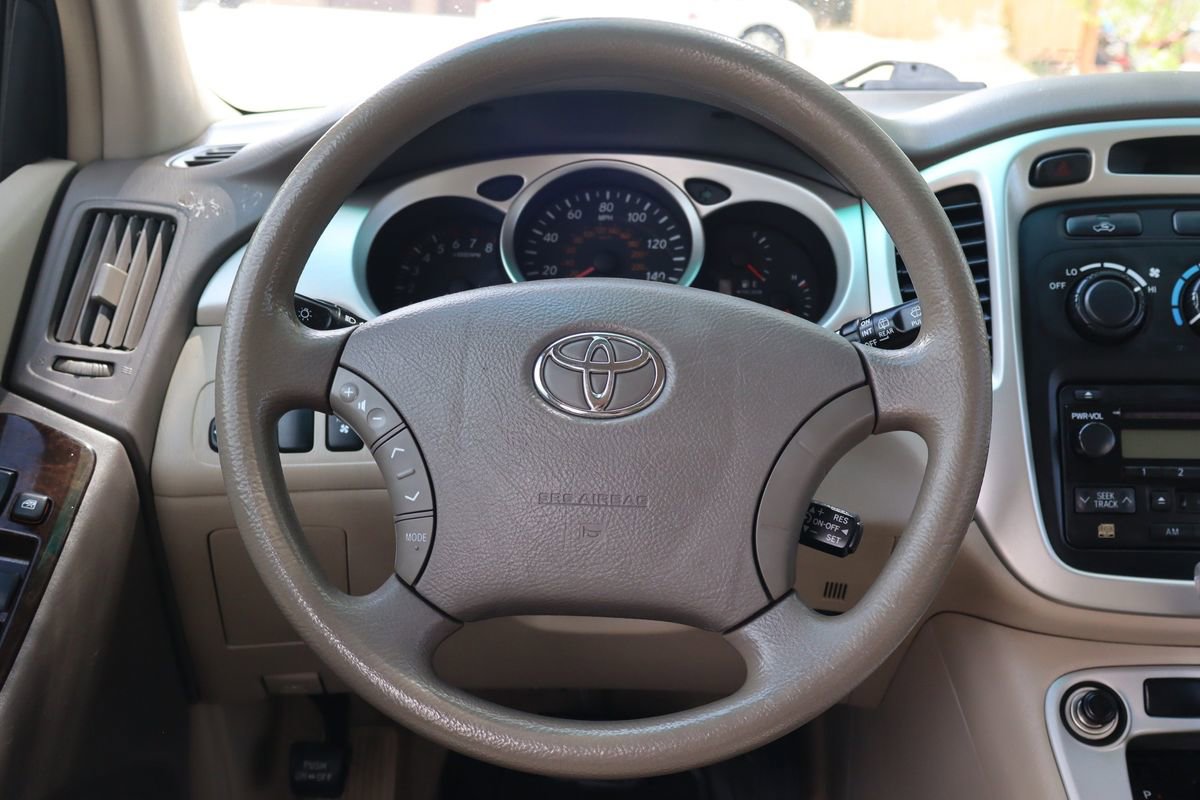 Used 2005 Toyota Highlander 2WD V6 w/ 3rd Row image 18
