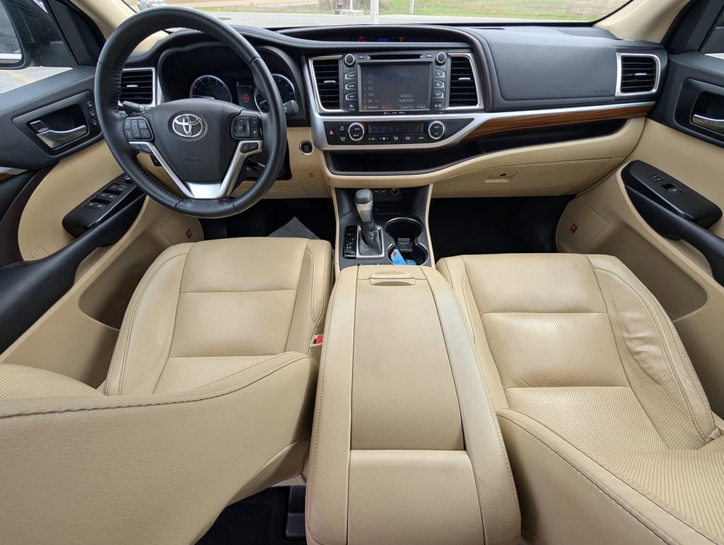 Used 2019 Toyota Highlander Limited image 25
