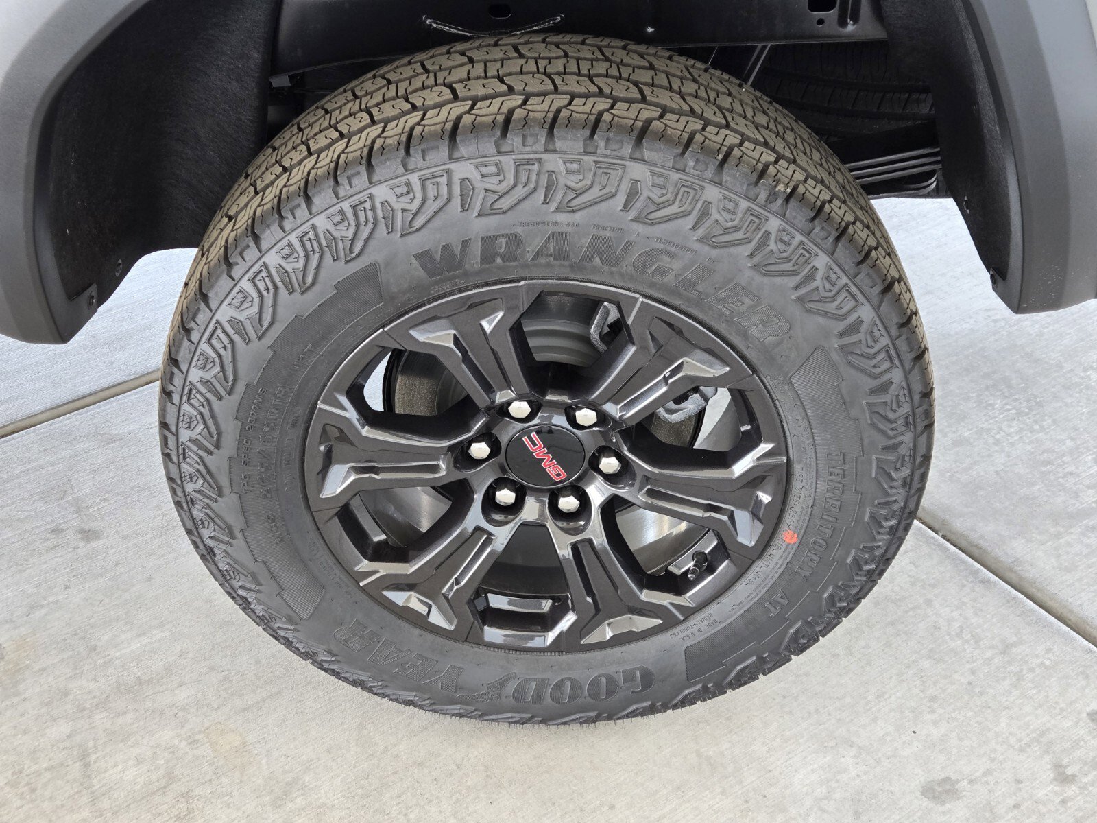 New 2025 GMC Canyon Elevation w/ Convenience Package image 5