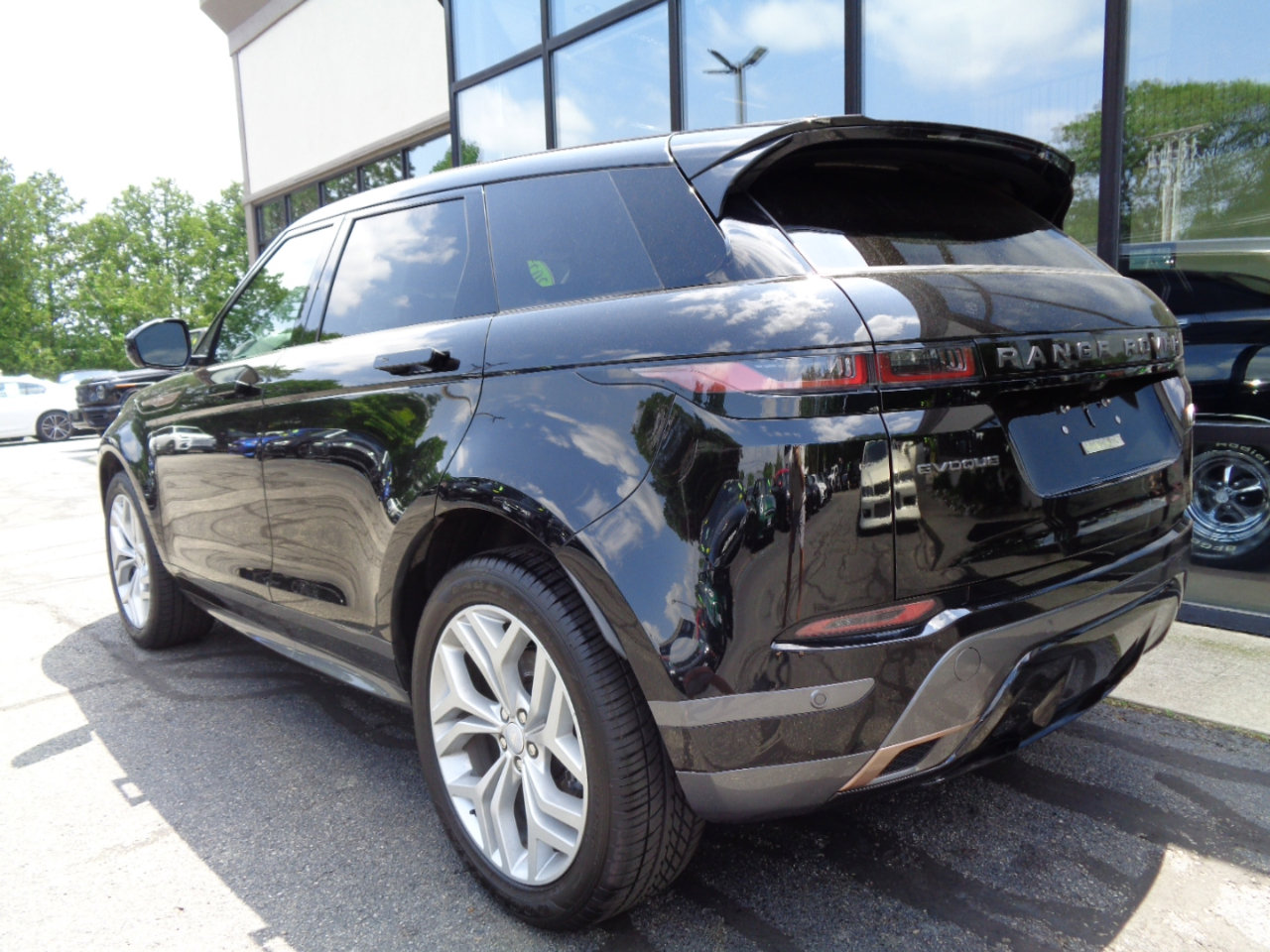 Used 2022 Land Rover Range Rover Evoque R-Dynamic SE image 7