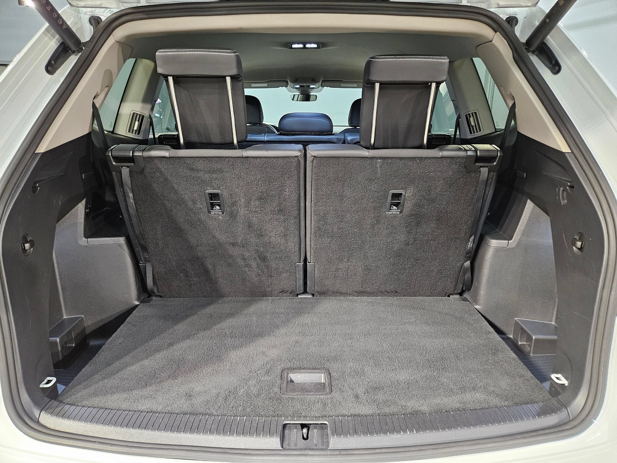 Used 2025 Volkswagen Atlas SE FWD image 18