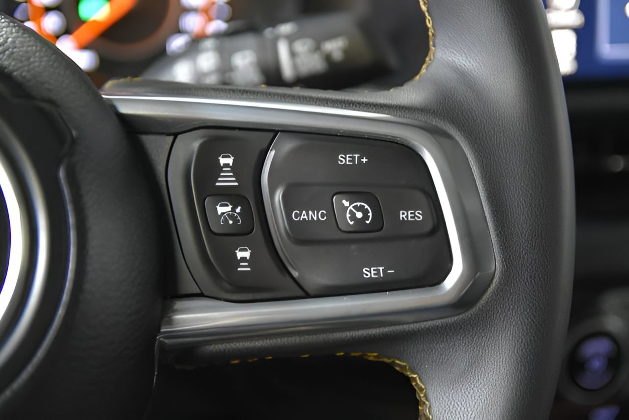 Used 2025 Jeep Wrangler Unlimited Sahara AWD/4WD image 20