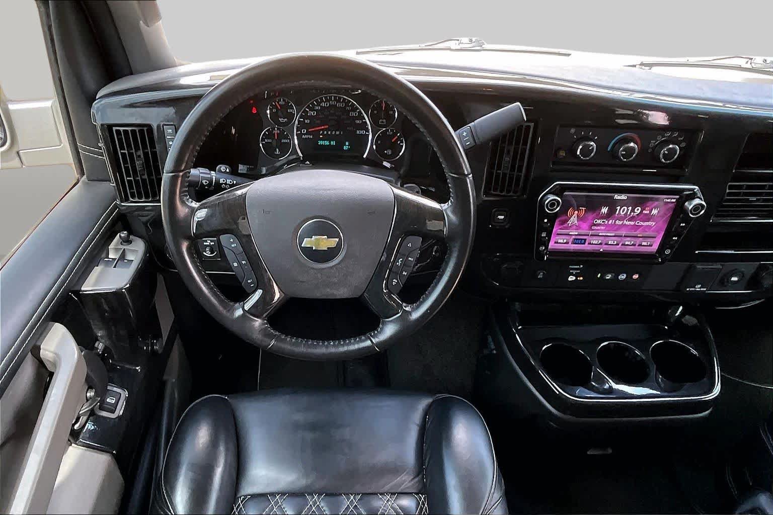 Used 2022 Chevrolet Express 2500 w/ Enhanced Convenience Package RWD image 6