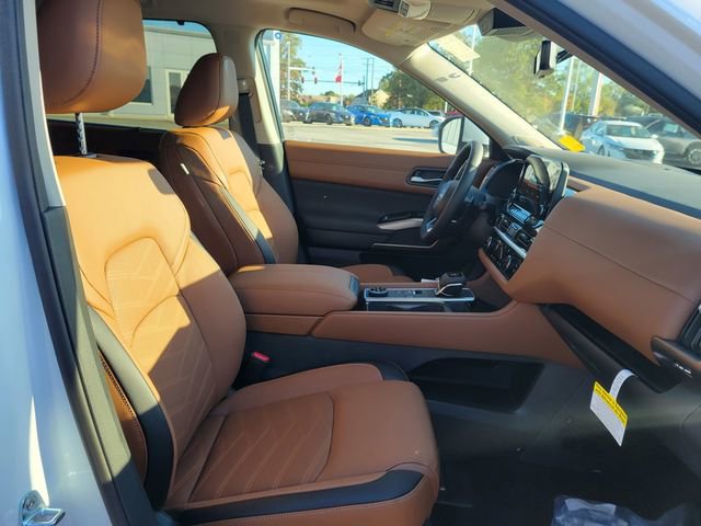 New 2025 Nissan Pathfinder Platinum w/ Black Appearance Package image 20