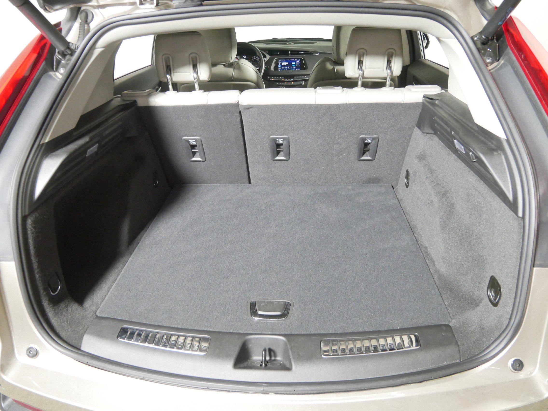 Used 2022 Cadillac XT4 Premium Luxury w/ Enhanced Visibility Package image 18