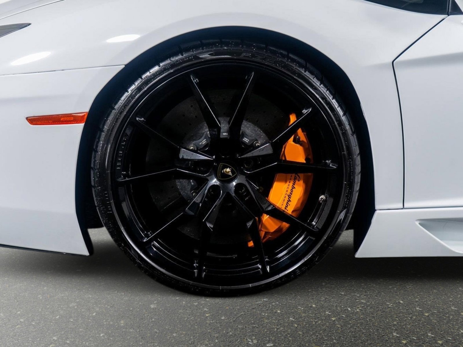 Used 2015 Lamborghini Aventador LP 700-4 image 9