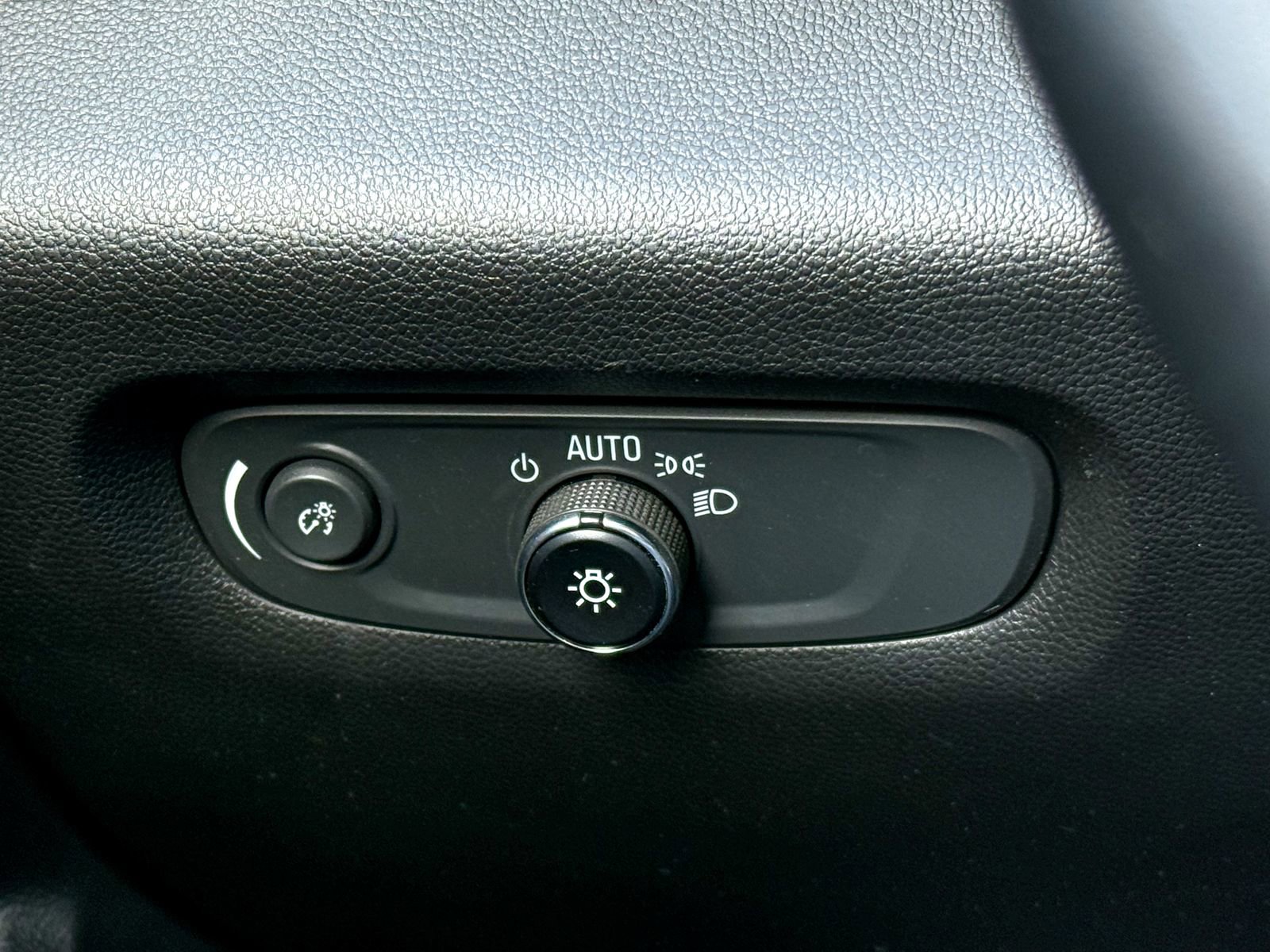 Used 2023 Chevrolet Traverse RS AWD/4WD image 32