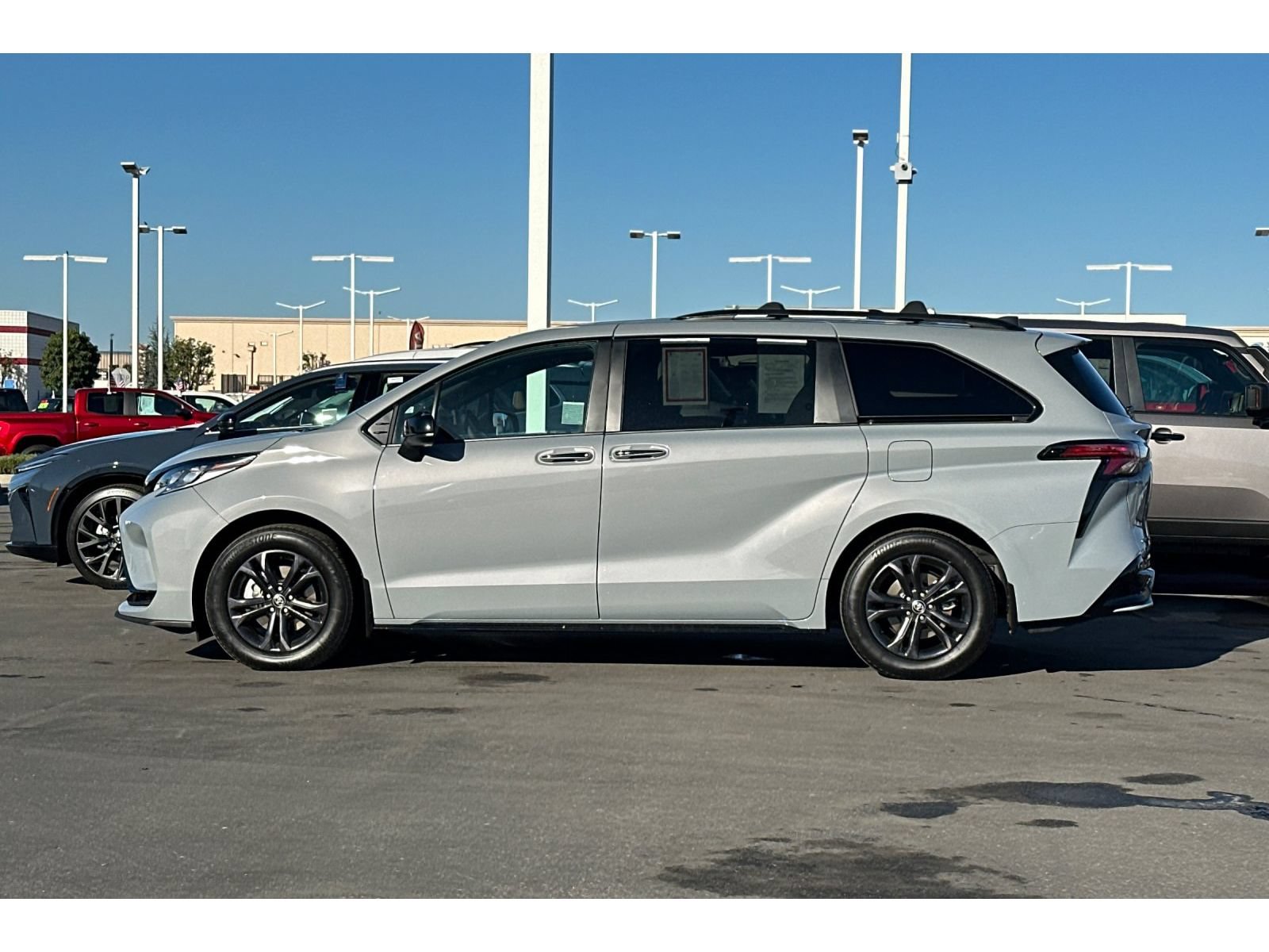 Used 2026 Toyota Sienna XSE AWD/4WD image 7