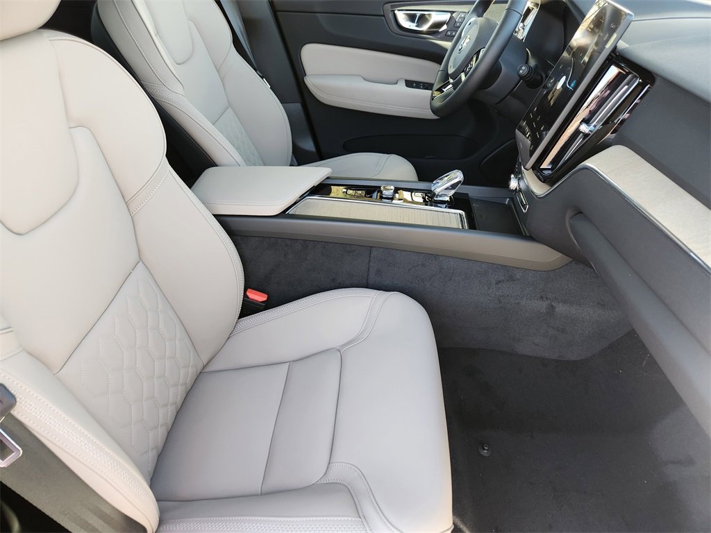 New 2026 Volvo XC60 B5 Plus w/ Protection Package Premier image 18