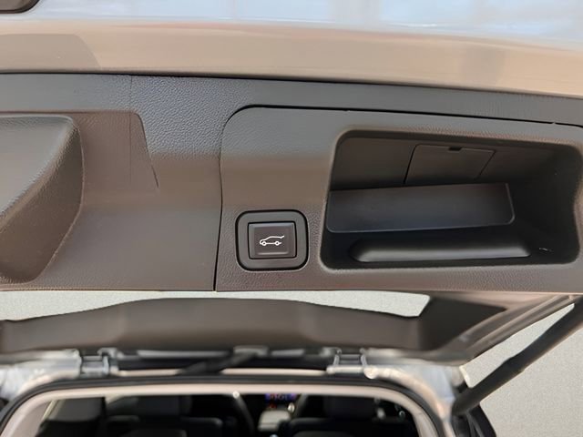 Used 2023 GMC Acadia SLT AWD/4WD image 5