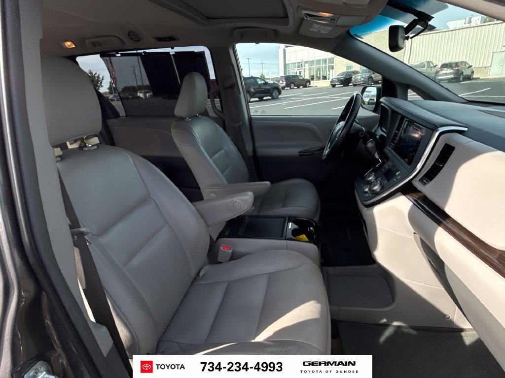 Used 2017 Toyota Sienna XLE w/ XLE Navigation Package AWD/4WD image 17
