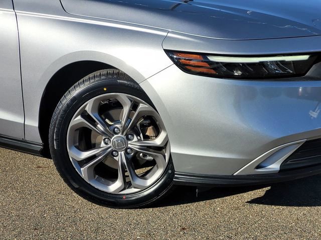 Used 2023 Honda Accord EX image 9