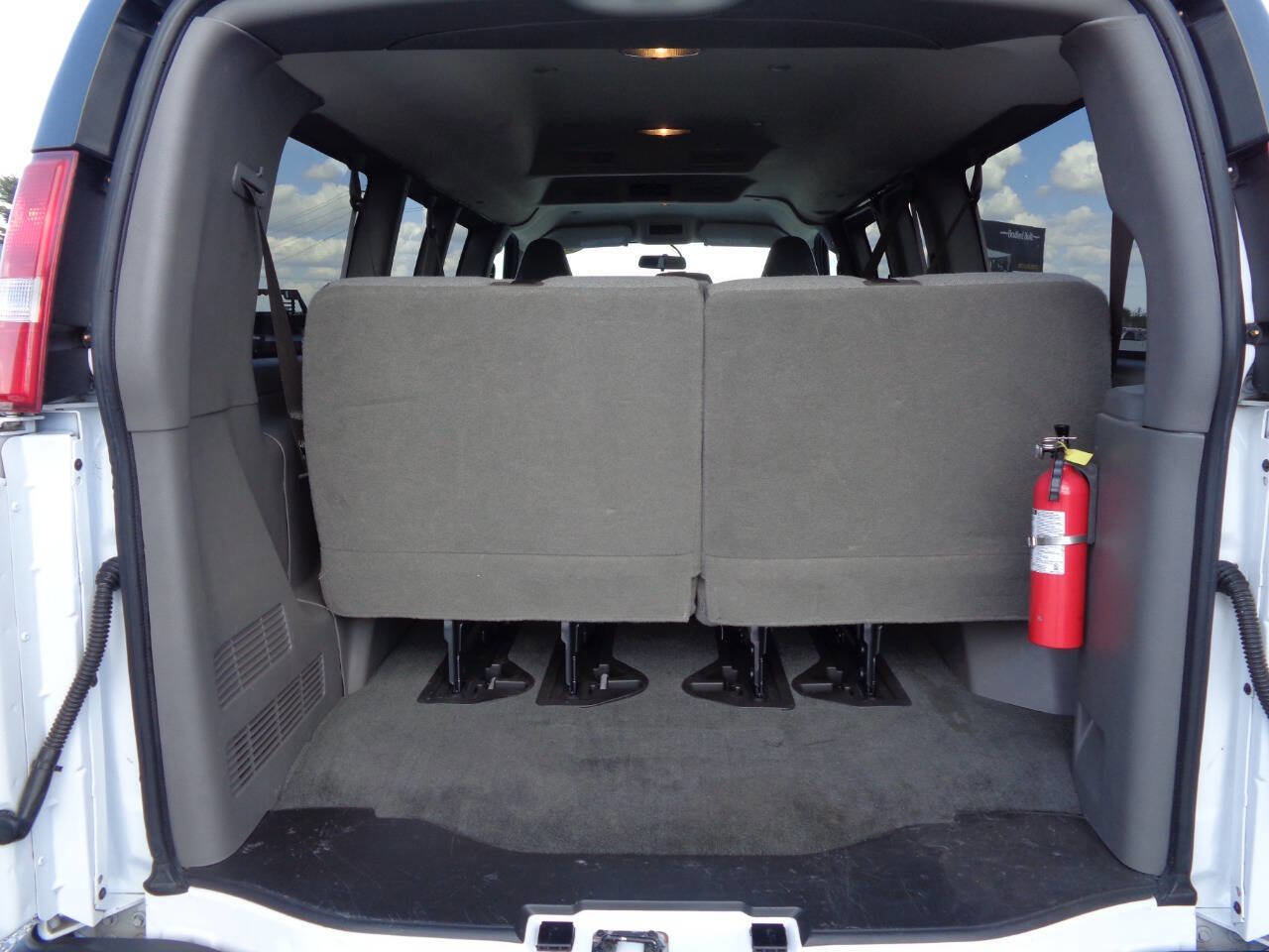 Used 2018 Chevrolet Express 3500 LS RWD image 14