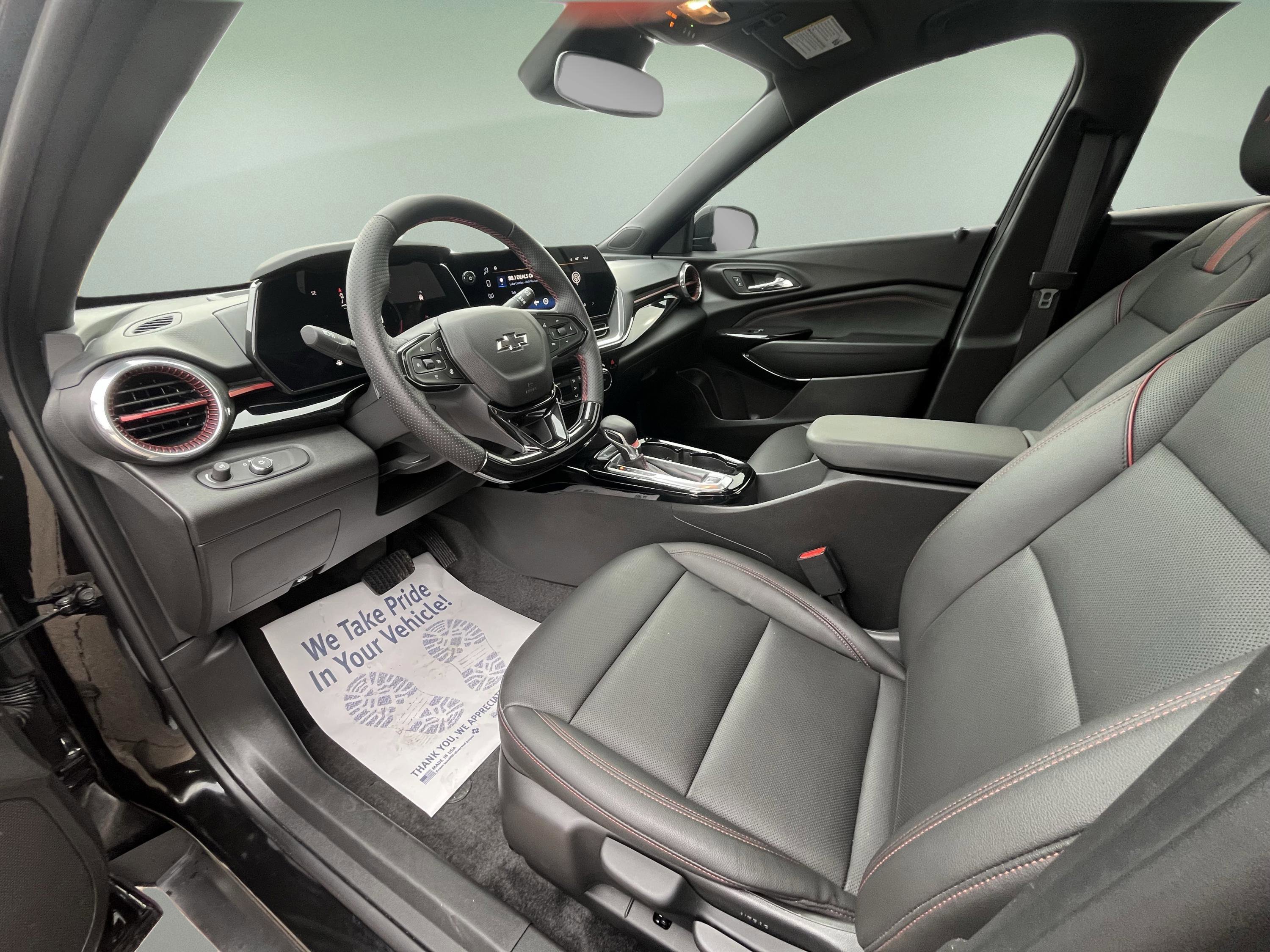 Used 2024 Chevrolet Trax RS w/ Sunroof Package image 35