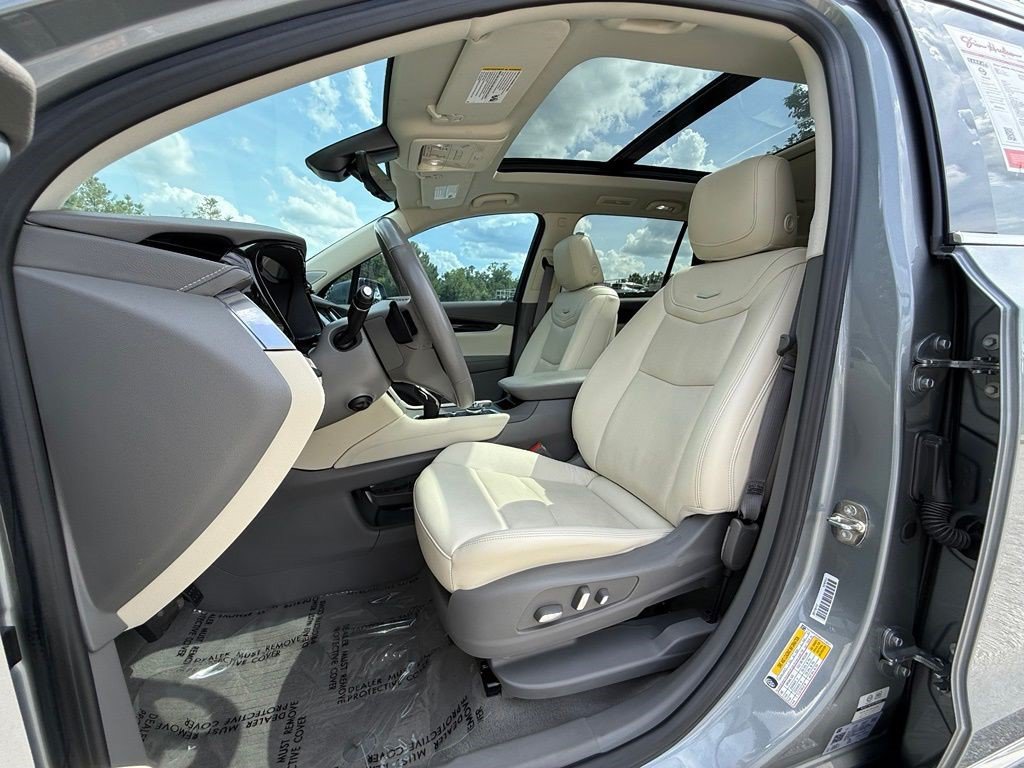 Certified 2024 Cadillac XT6 Premium Luxury w/ Technology Package FWD image 8
