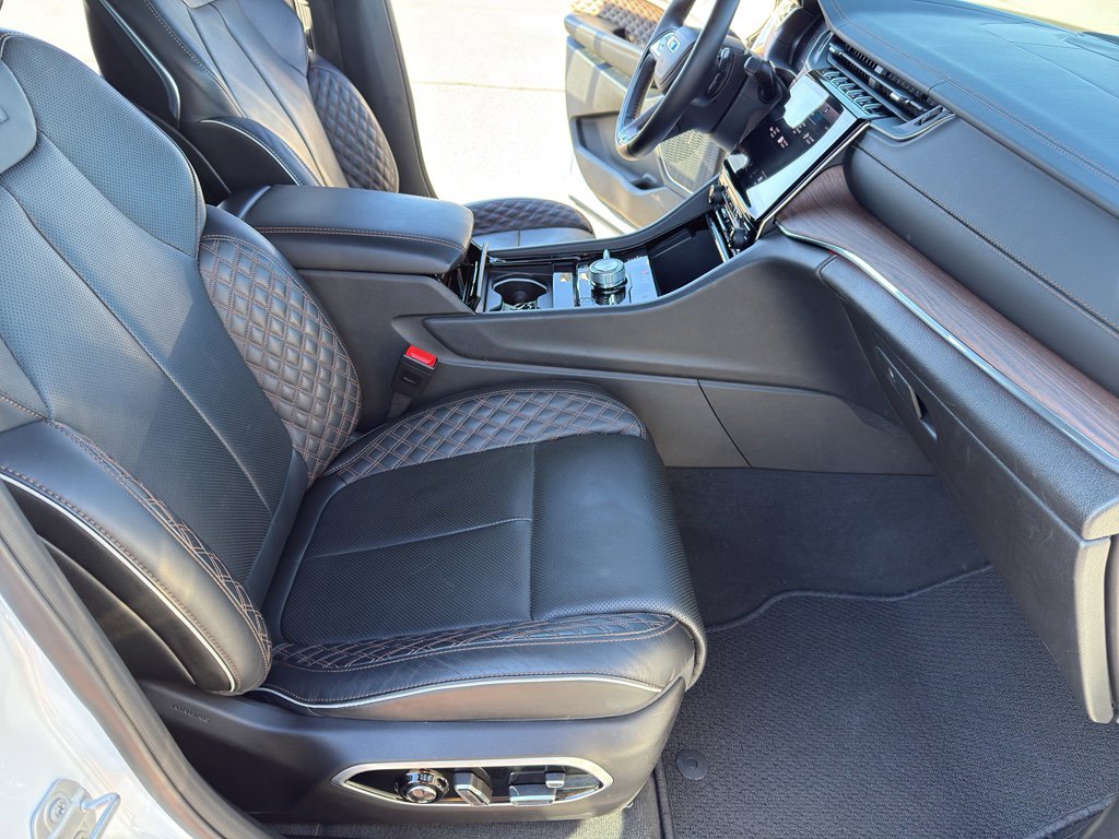 Used 2025 Jeep Grand Cherokee Summit image 30