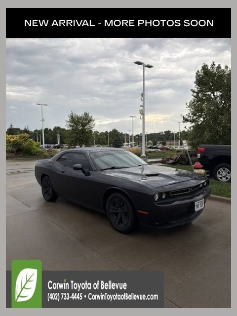 Used 2019 Dodge Challenger SXT RWD image 1