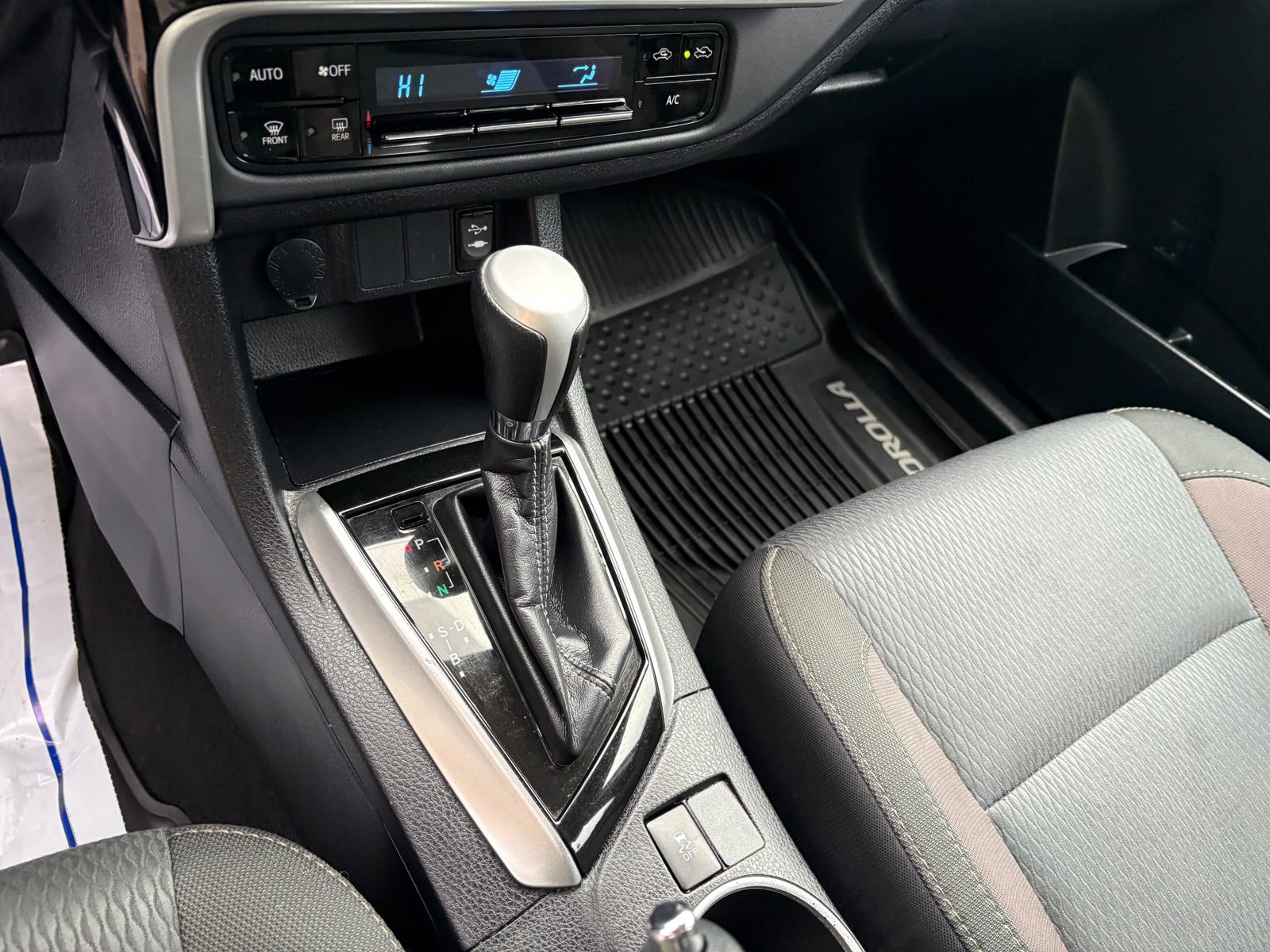 Used 2018 Toyota Corolla LE image 26