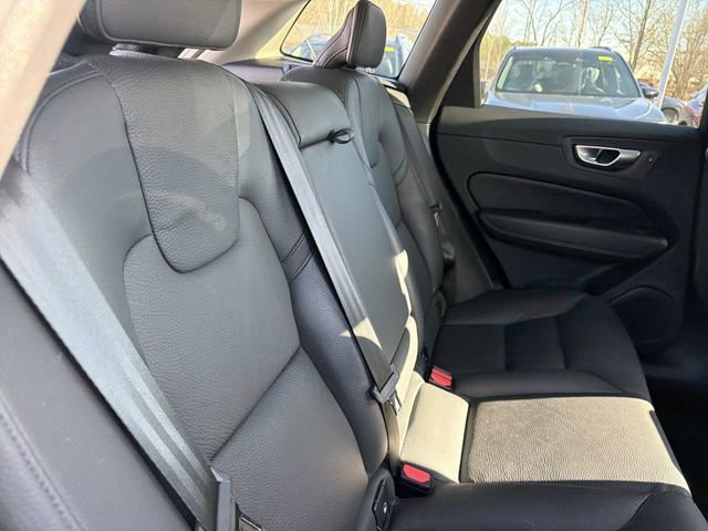 Used 2023 Volvo XC60 B5 Plus image 20