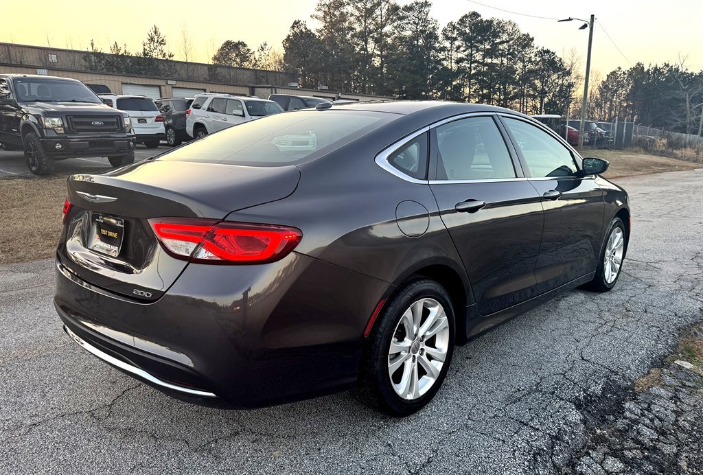 Used 2015 Chrysler 200 Limited w/ Convenience Group FWD image 7