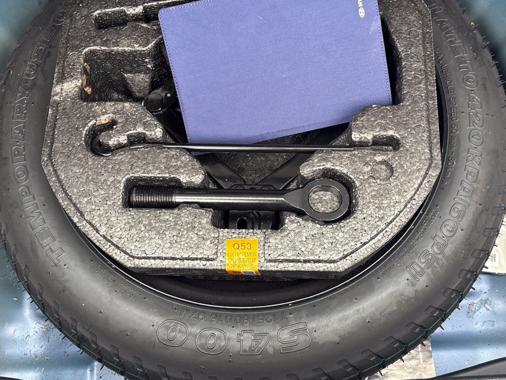Certified 2025 Hyundai Venue SEL FWD image 16