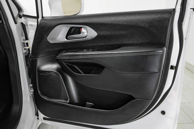 Used 2019 Chrysler Pacifica Limited w/ Advanced Safetytec Group image 43