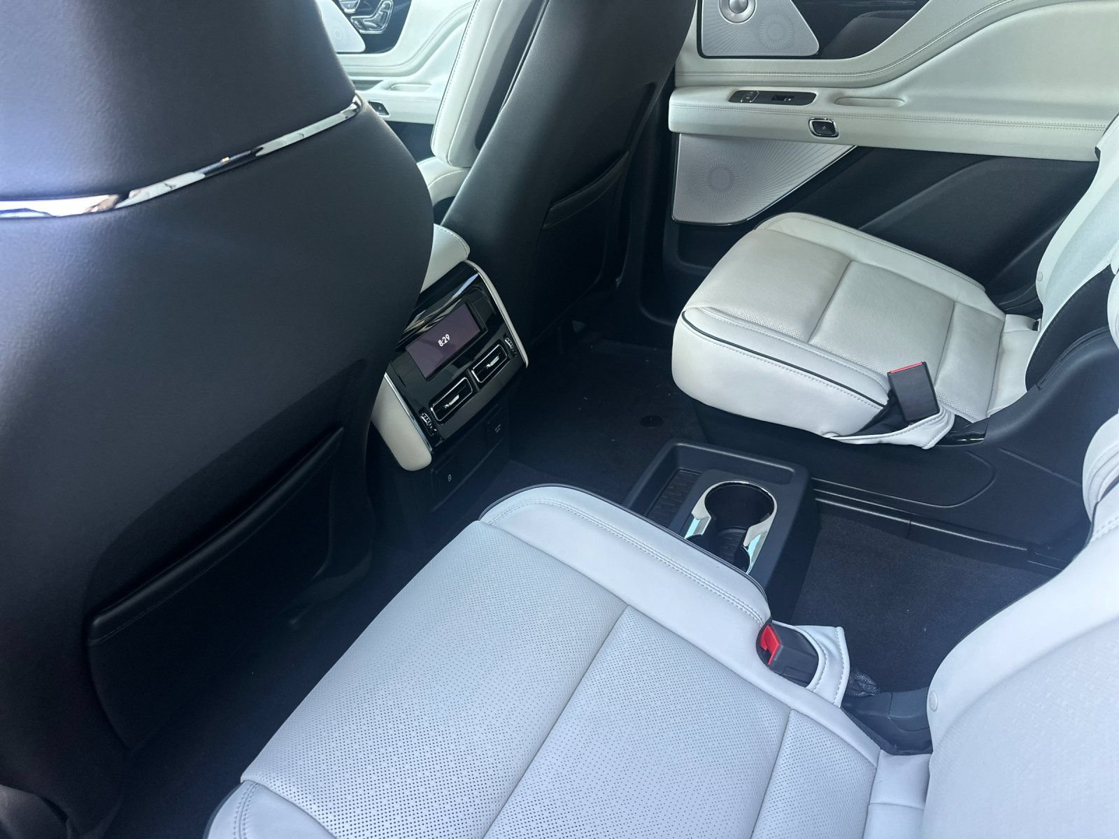 New 2026 Lincoln Aviator Black Label w/ Black Label Special Edition AWD/4WD image 11