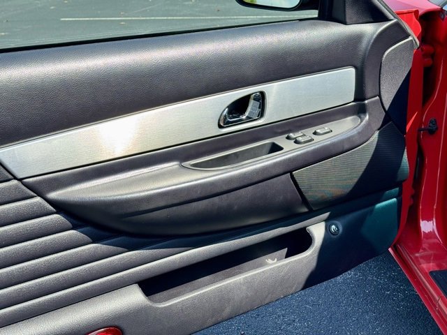 Used 2003 Ford Thunderbird image 26