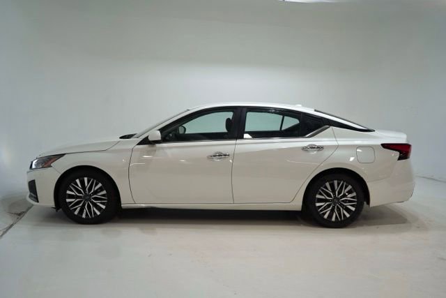 Used 2023 Nissan Altima 2.5 SV image 4