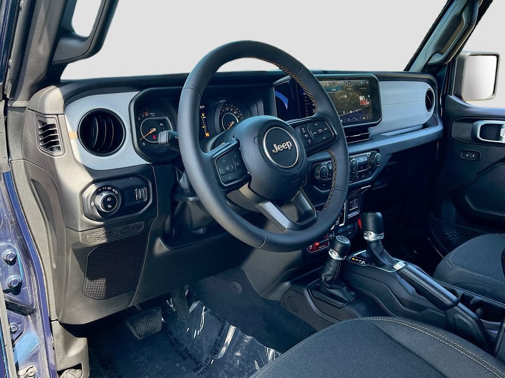 Certified 2025 Jeep Gladiator Sport AWD/4WD image 9