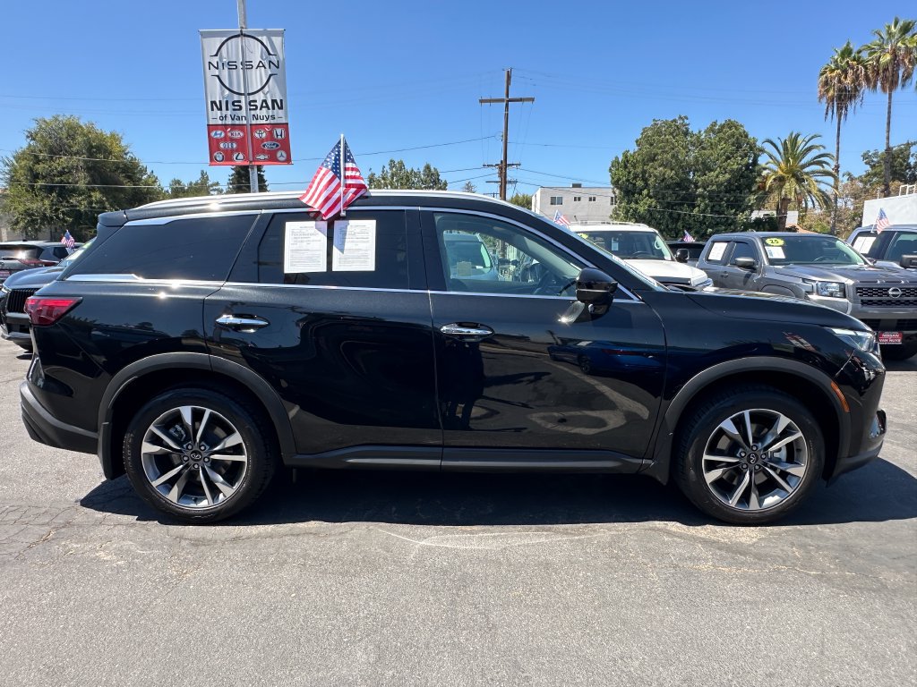 Used 2023 INFINITI QX60 Luxe w/ Cargo Package FWD image 9