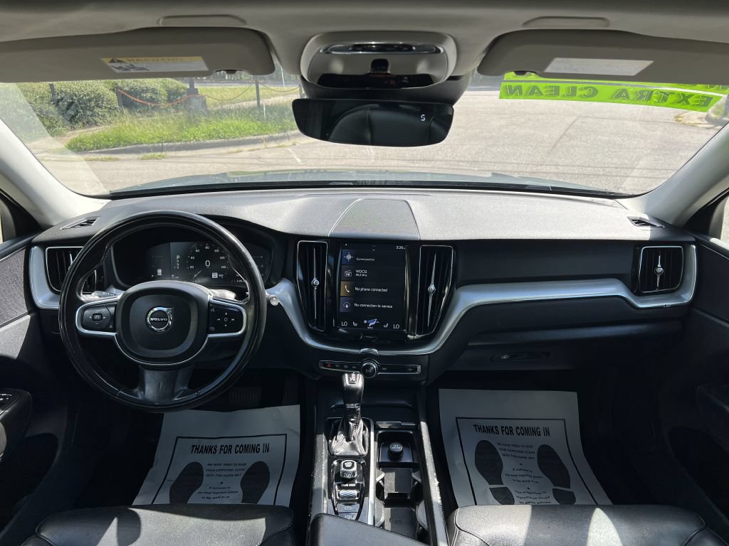 Used 2019 Volvo XC60 T5 Momentum w/ Premium Package AWD/4WD image 12