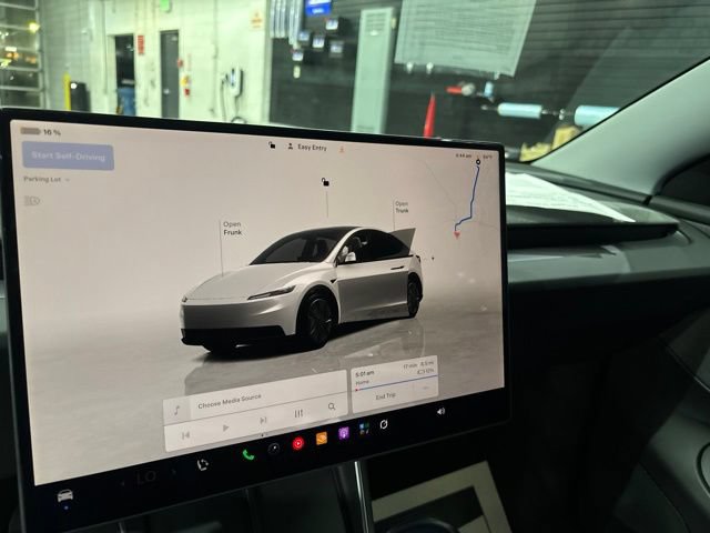 Used 2026 Tesla Model Y Long Range AWD/4WD image 30