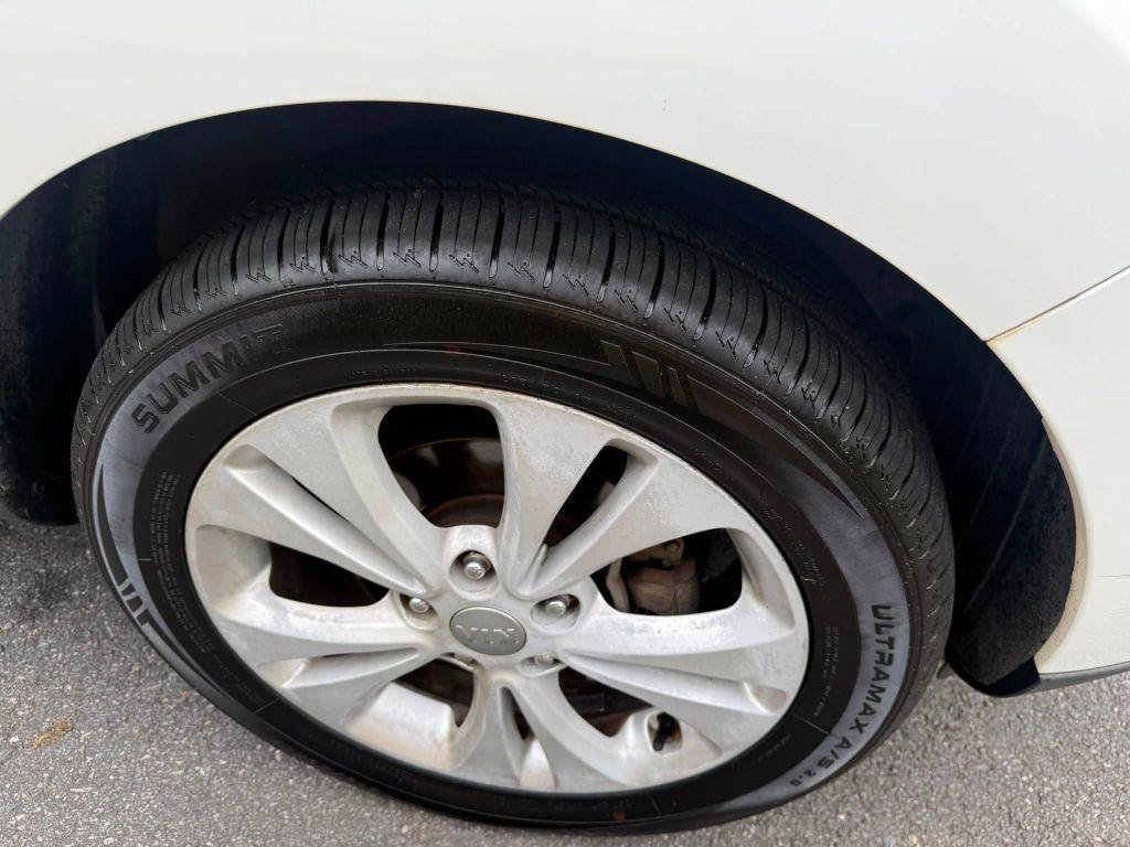 Used 2014 Kia Soul + FWD image 32
